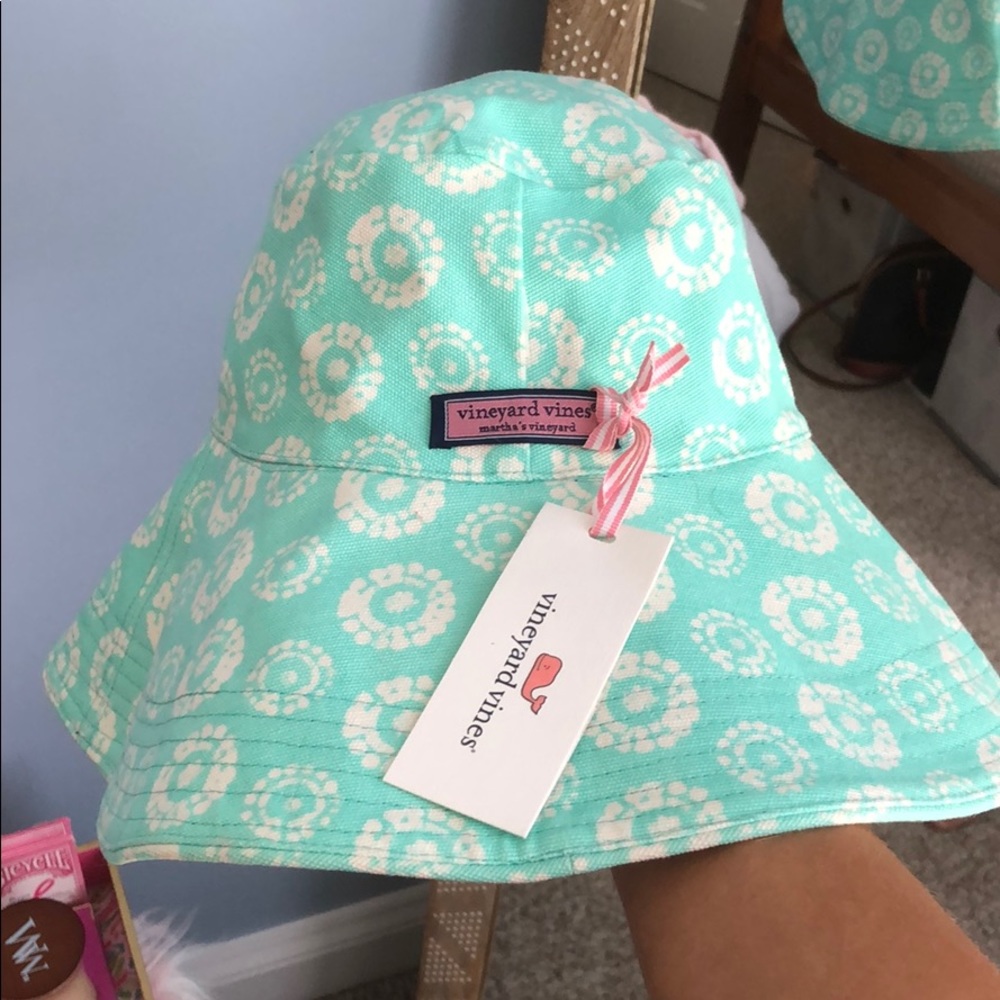 Vineyard Vines reversible canvas beach hat